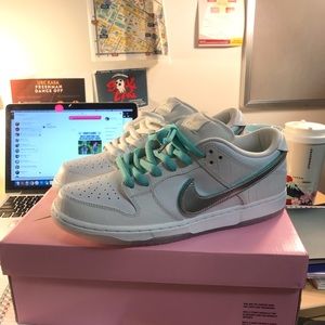 Nike SB Dunk Low Diamond Supply Co.